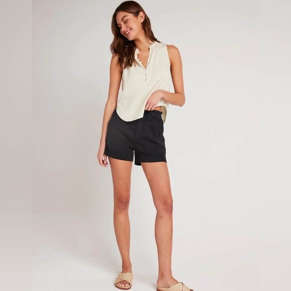 Bella Dahl Callie Ruffle Shorts in Black